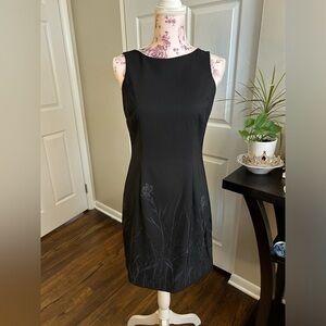 ✨CDC Petites Black Embroidered Classic Sheath Dress 6 Small
